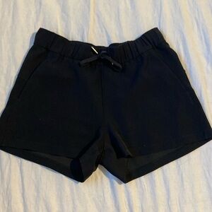 2.5” lululemon on the fly shorts woven.